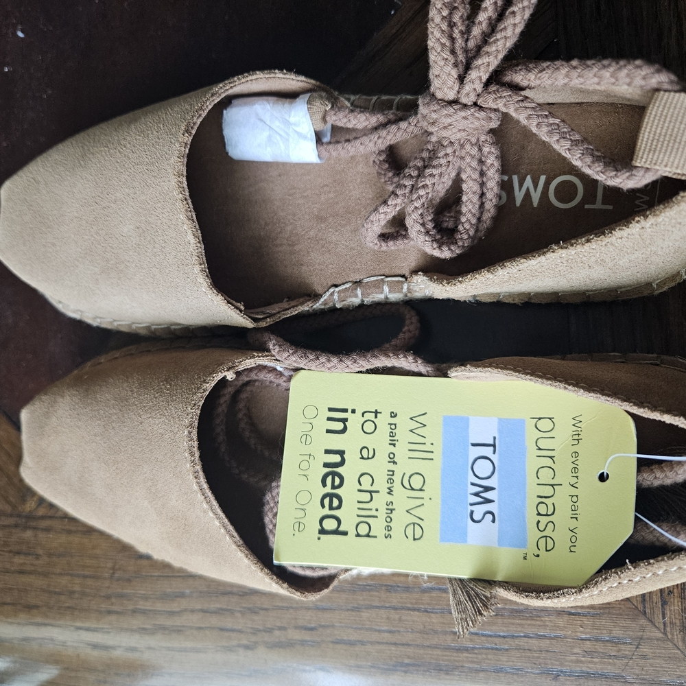 TOMS Kids Brown Shoes - Picture 4 of 6